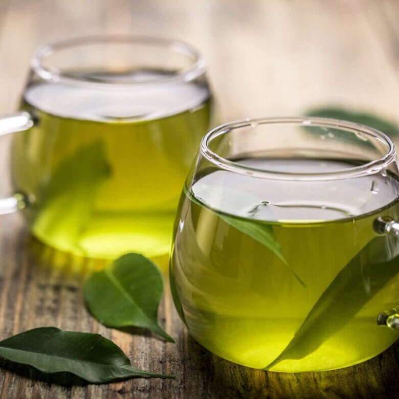Trà xanh giàu catechin, có thể dùng nguyên chất để hạn chế lượng đường nạp vào cơ thể.