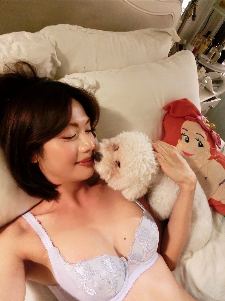 Mỹ nữ Việt diện bra hờ hững, gu mặc cắt xẻ khéo khoe vòng 1 nóng bỏng amp;#34;đốn timamp;#34; fan - 2