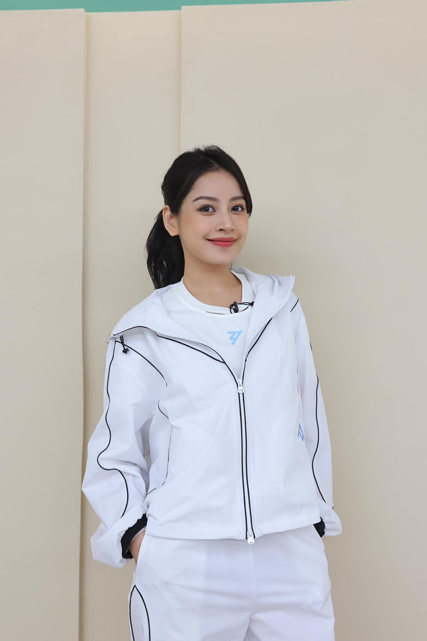 Chi Pu thường xuyên khoe mặt mộc với làn da mịn màng. Người đẹp duy trì thói quen làm sạch và dưỡng ẩm để chăm sóc da.