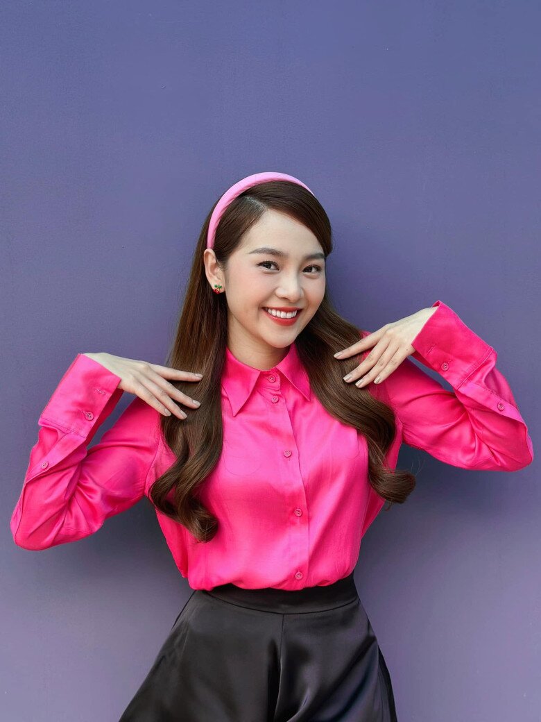Không ít lần, Lê Tam Triều Dâng ghi điểm với nhan sắc ngọt ngào dù diện đồ đơn giản.