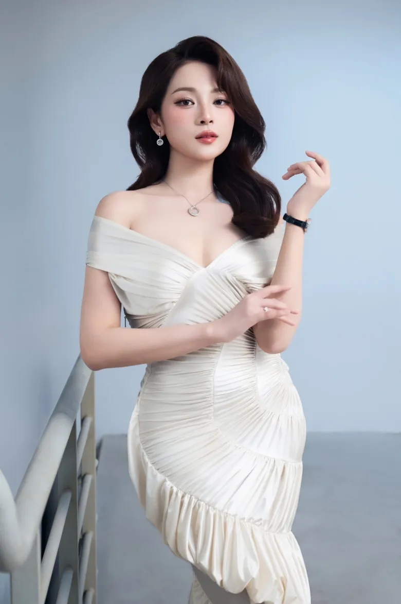 Triều Dâng được nhận xét có lối diễn đa dạng, gu mặc quyến rũ thể hiện sự trưởng thành.