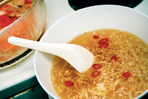 Tự pha nước chấm nem, bún chả cực đỉnh - 1