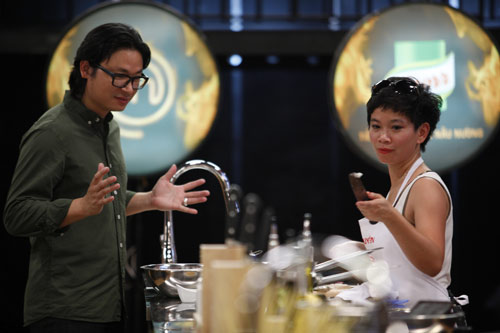 Tối nay, xem Christine Hà thách đấu Top 17 - 9