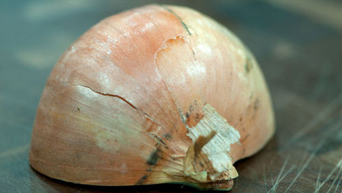 Mẹo thái hành không cay mắt - 3